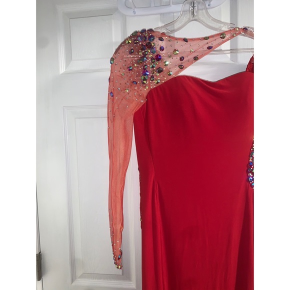 Red Prom Dress/Fancy Dress/Weddings - Picture 2 of 8